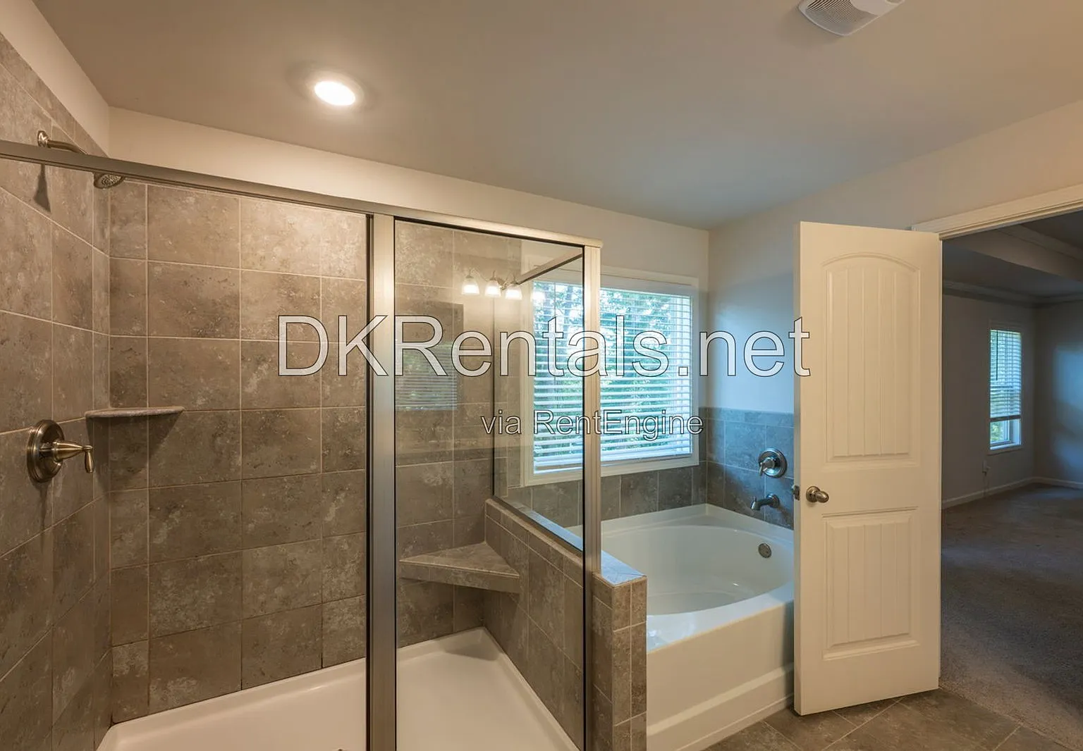 4 bed, 4.0 bath, 2866 sqft, $3,200 — Photo 4
