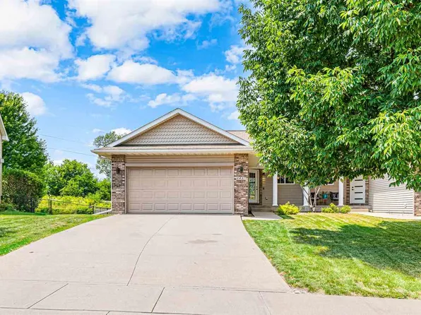 1437 Vandello Cir, North Liberty, IA 52317