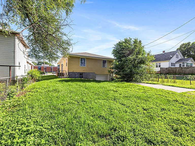 2510 Sylvanie St — Photo 24