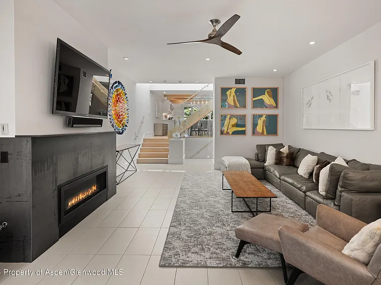 812 E Cooper Ave — Photo 2