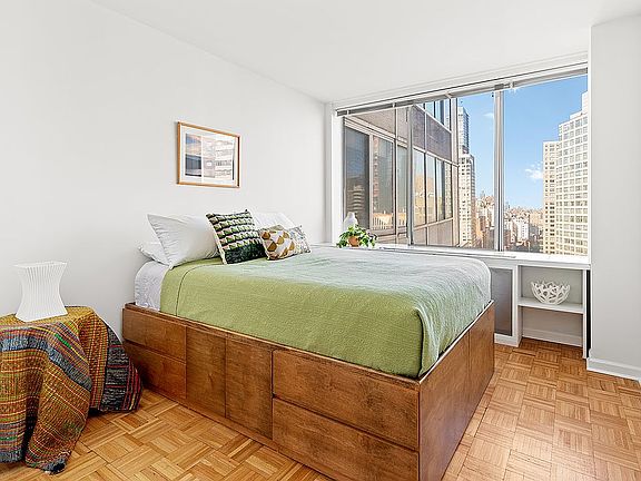 3rd image of 61 W 62nd St APT 21A