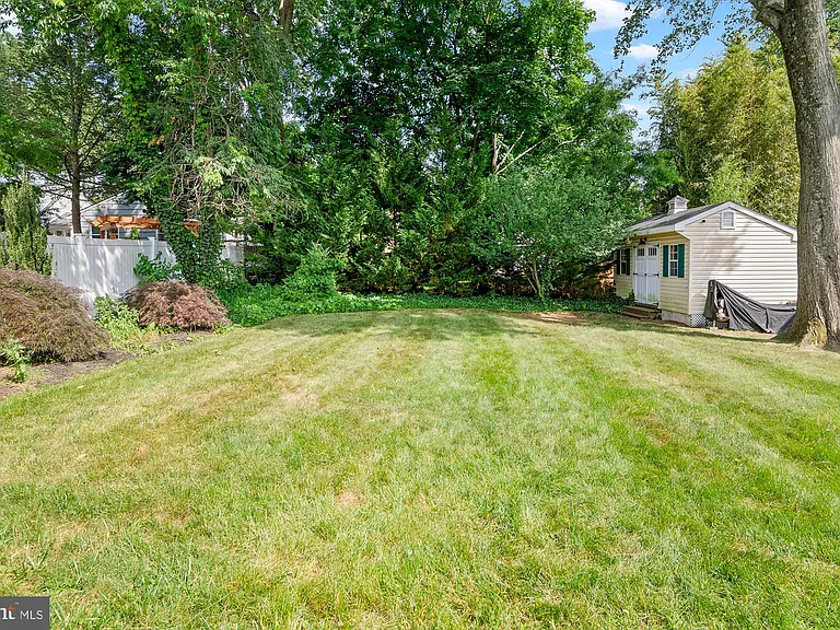 214 Sumner Rd — Photo 30