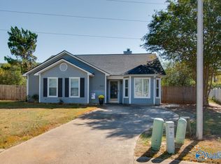 1020 Brisbane Ln SW, Huntsville, AL 35803