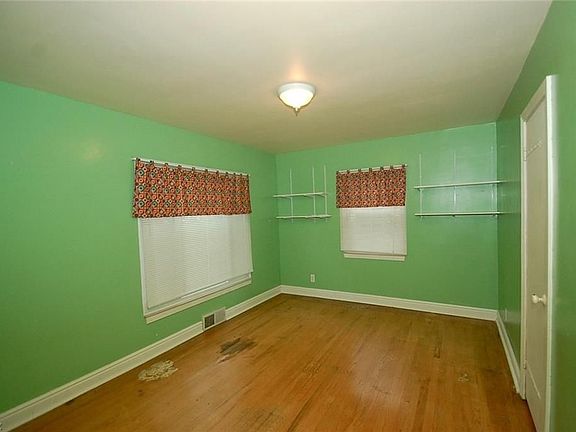 5th image of 193 Kenwick Dr