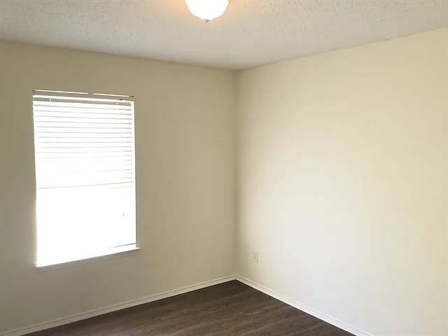 1004 Ashland Ct — Photo 15