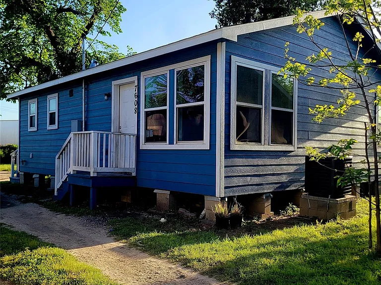 7608 E Magnolia St #B — Photo 2