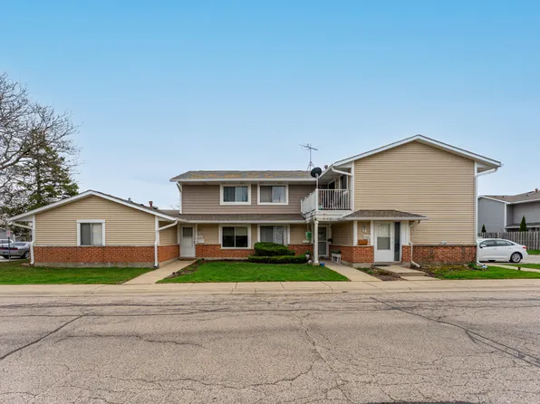 6102 Kit Carson Dr, Hanover Park, IL 60133