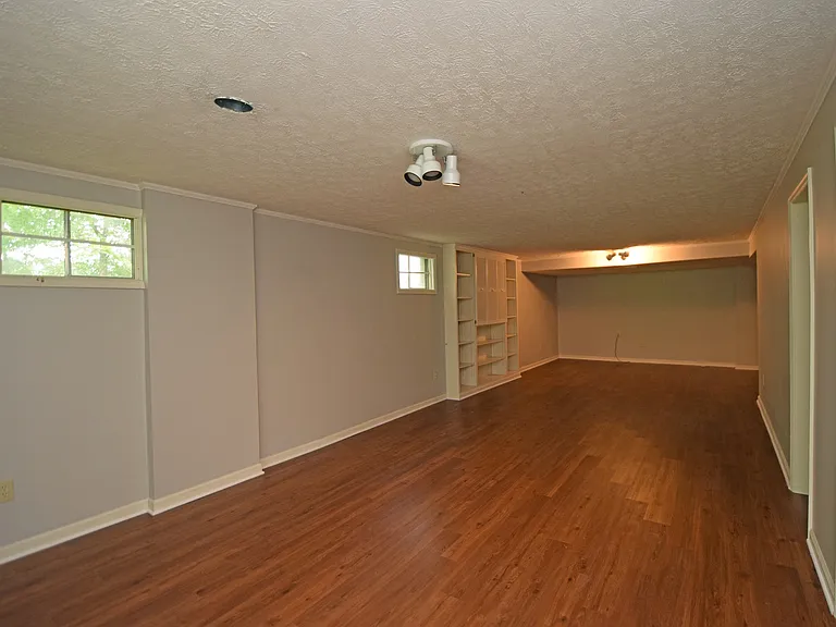 6490 Glenarbor Dr — Photo 31