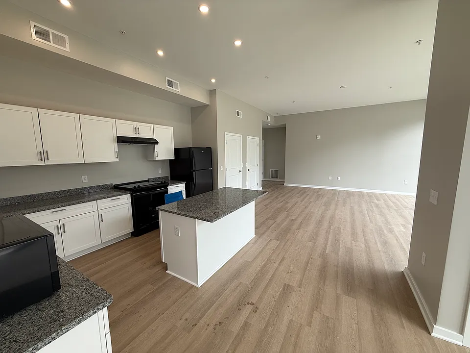 33 E Buffalo St #1