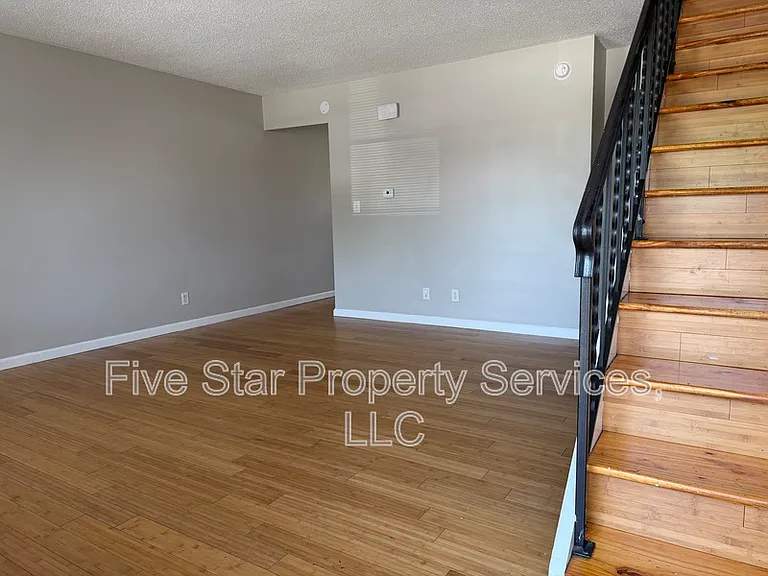 Lake Shore Apartments — Photo 10