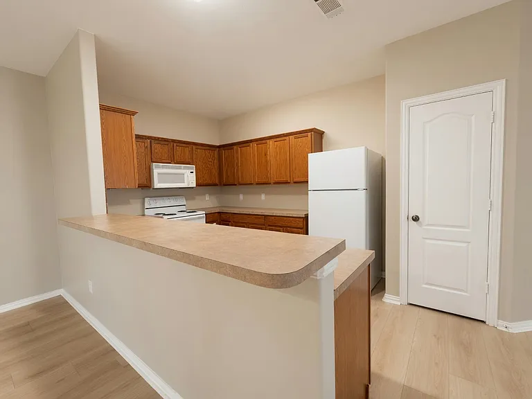 821 Hickory St — Photo 3