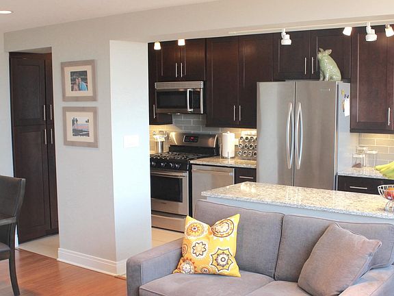 2nd image of 3950 N Lake Shore Dr APT 1010