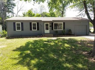 1316 N Viking Dr, Independence, MO 64056