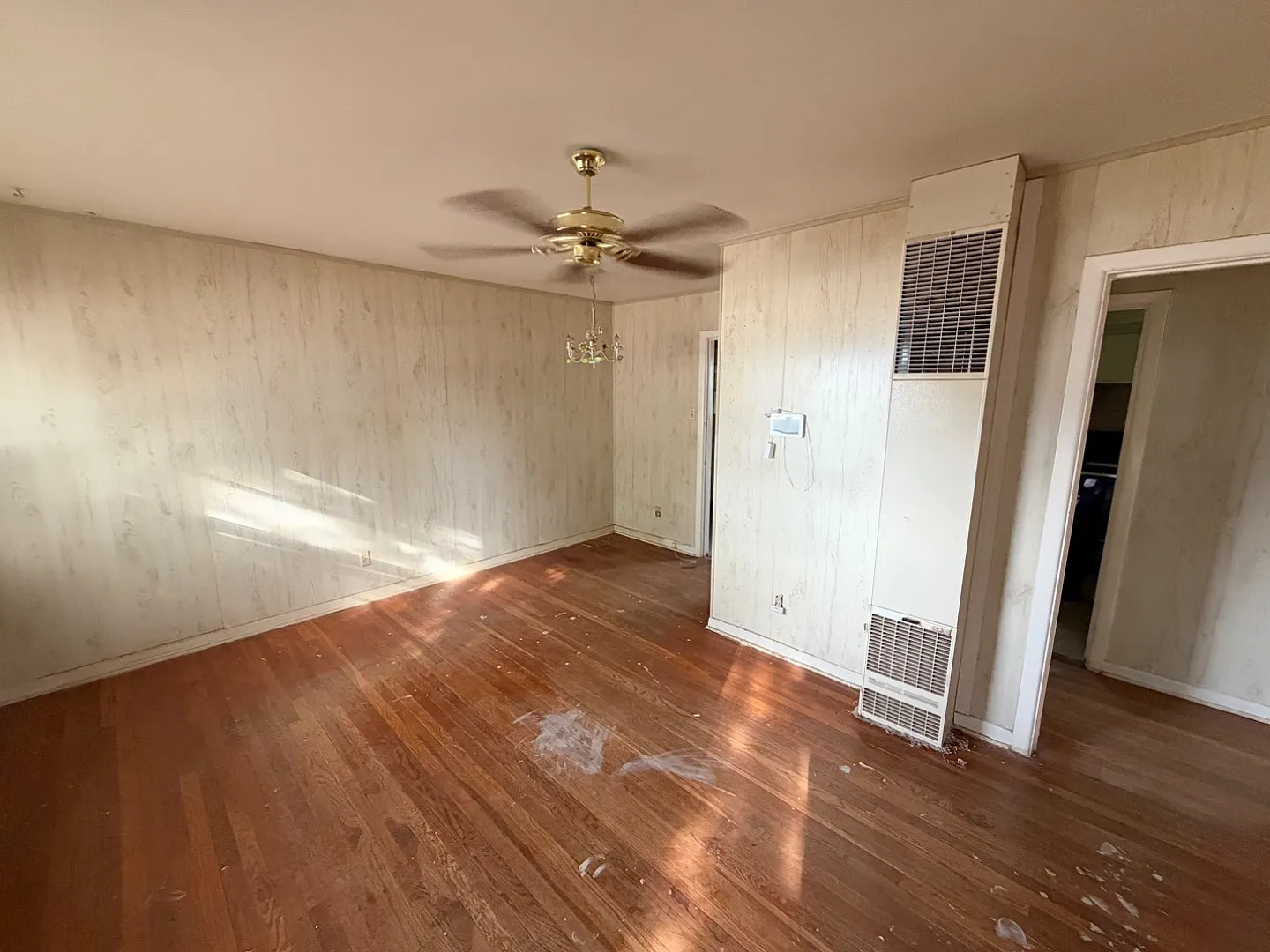 4623 Elgin Ave — Photo 2