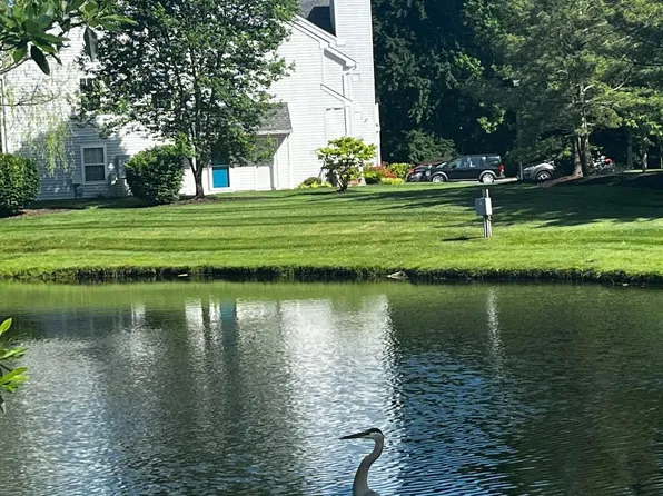 2404 Rabbit Run Rd, Marlton, NJ 08053