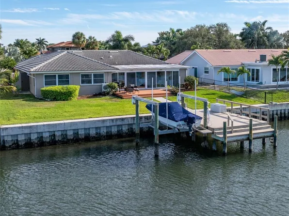 4736 Overlook Dr NE, Saint Petersburg, FL 33703