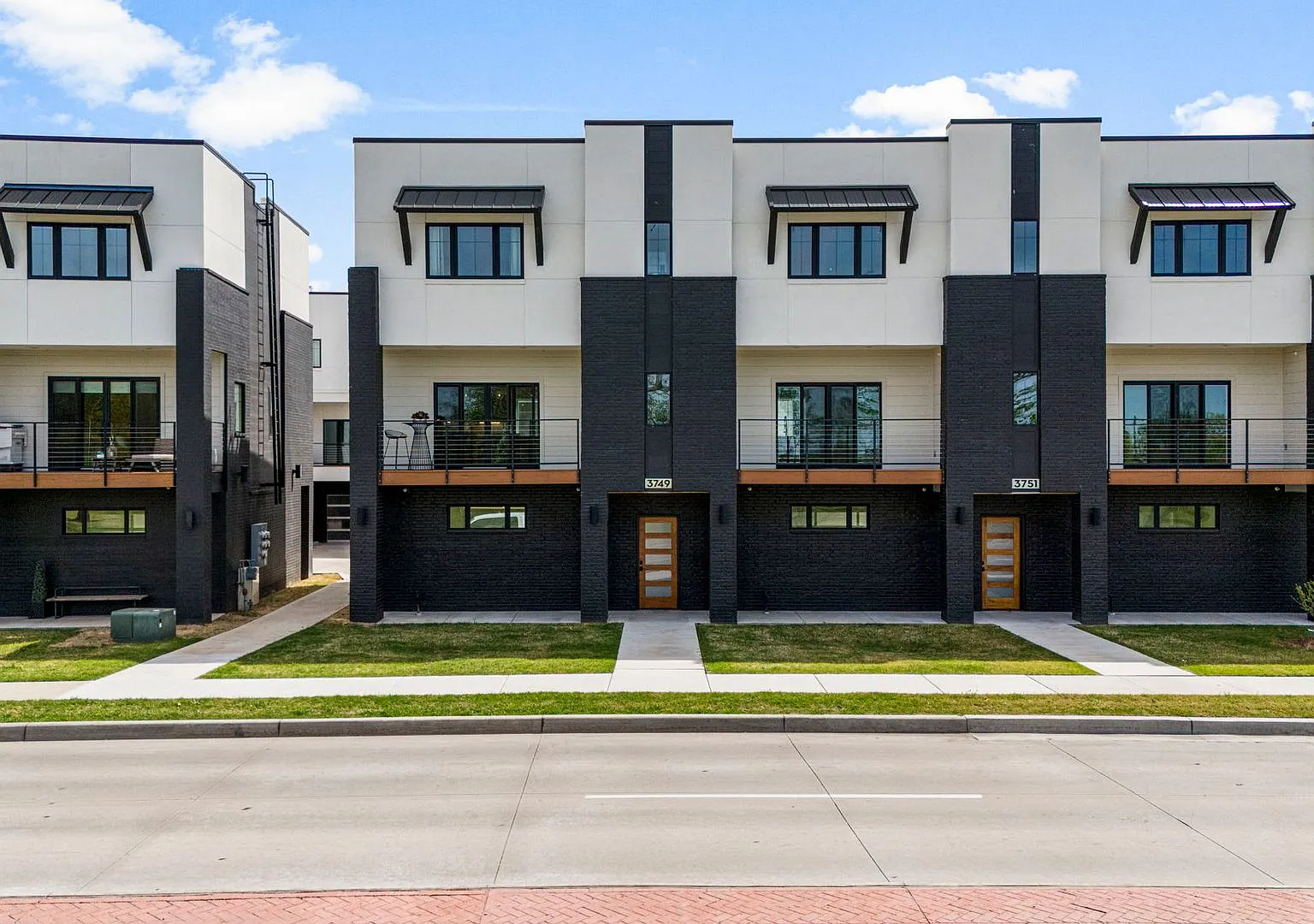 Beautiful Fully Furnished 2 Bed / 2.5 Bath Condominium with Attached 2-Car Garage. — Photo 1