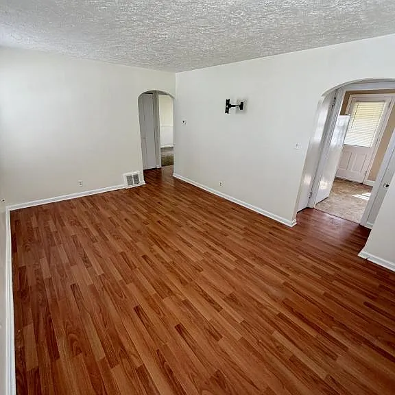 26 Meadowbrook Ave — Photo 2