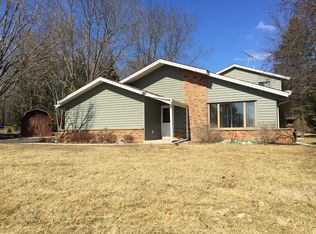 S87W27810 Hidden Lakes Dr, Mukwonago, WI 53149