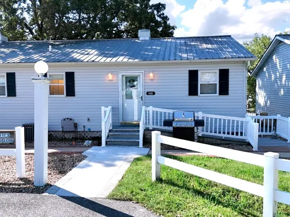 103 Harborview Dr, Grand Rivers, KY 42045