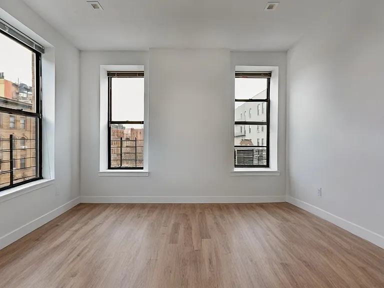 411 Manhattan Ave #9 — Photo 14