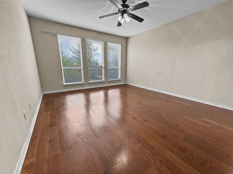 5530 Greensboro Dr — Photo 8