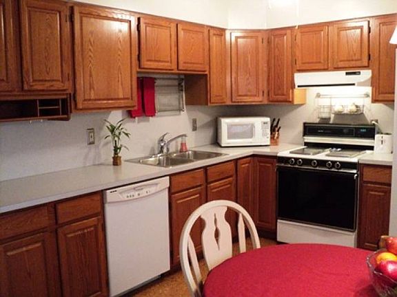 Kitchen w/ Plenty of Cabs