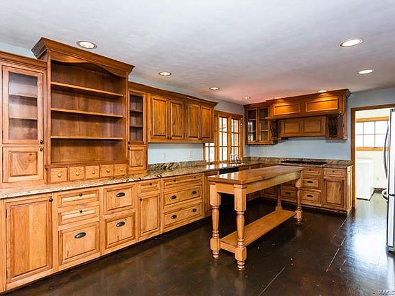 4th image of 3548 Queens Hill Dr