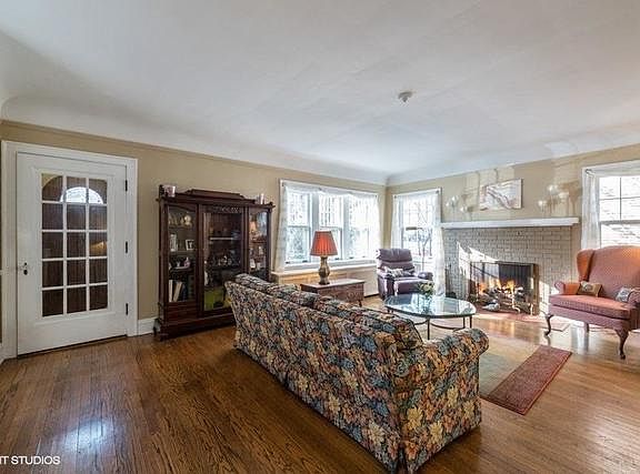 4th image of 224 Lawndale St