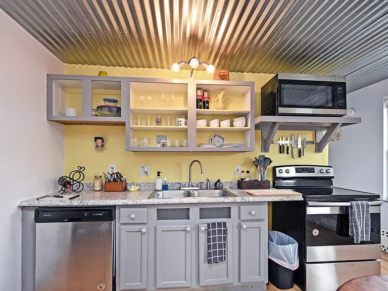118 E Liberty St #C — Photo 9