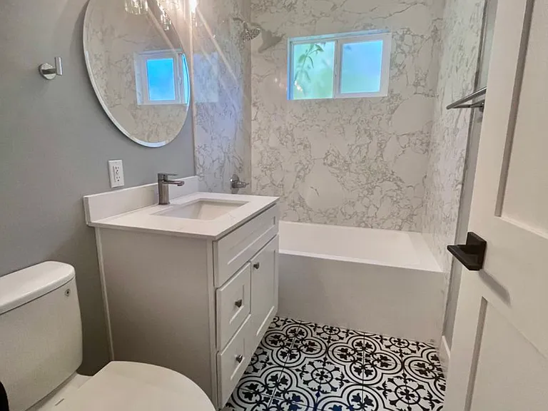 982 Ravenscourt Ave #2 — Photo 6
