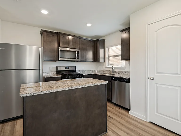 3121 Angus Dr — Photo 7