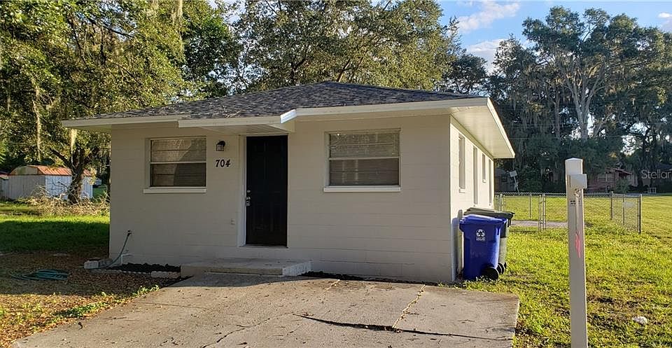 1st image of 704 W 13th St