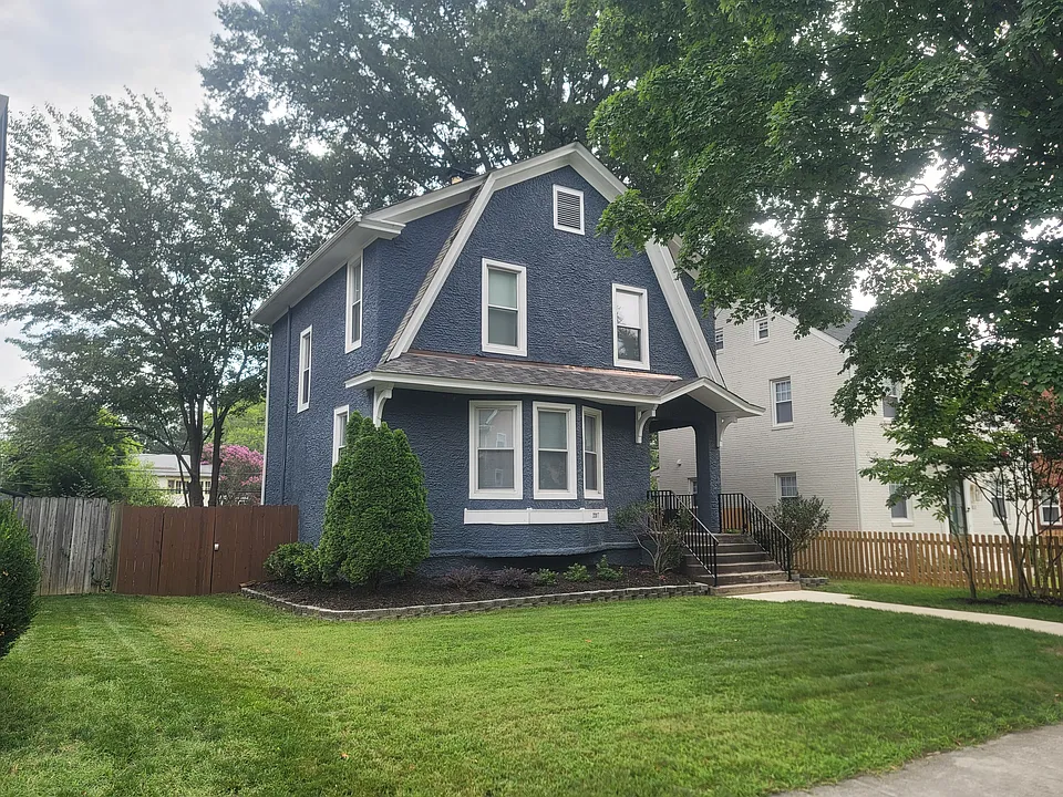 3207 Woodrow Ave