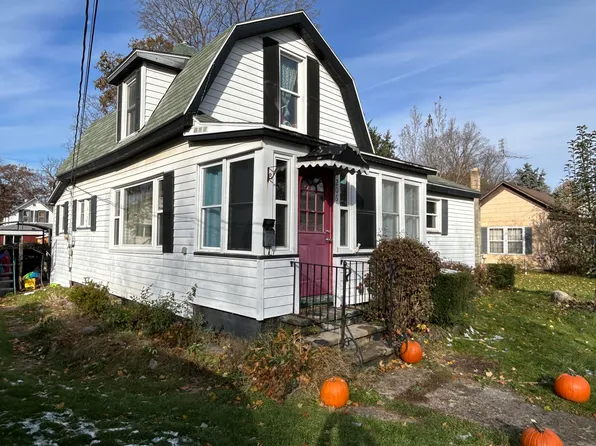 206 Clinton St, Dowagiac, MI 49047