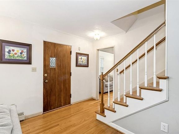 4th image of 2324 W 51st Ter