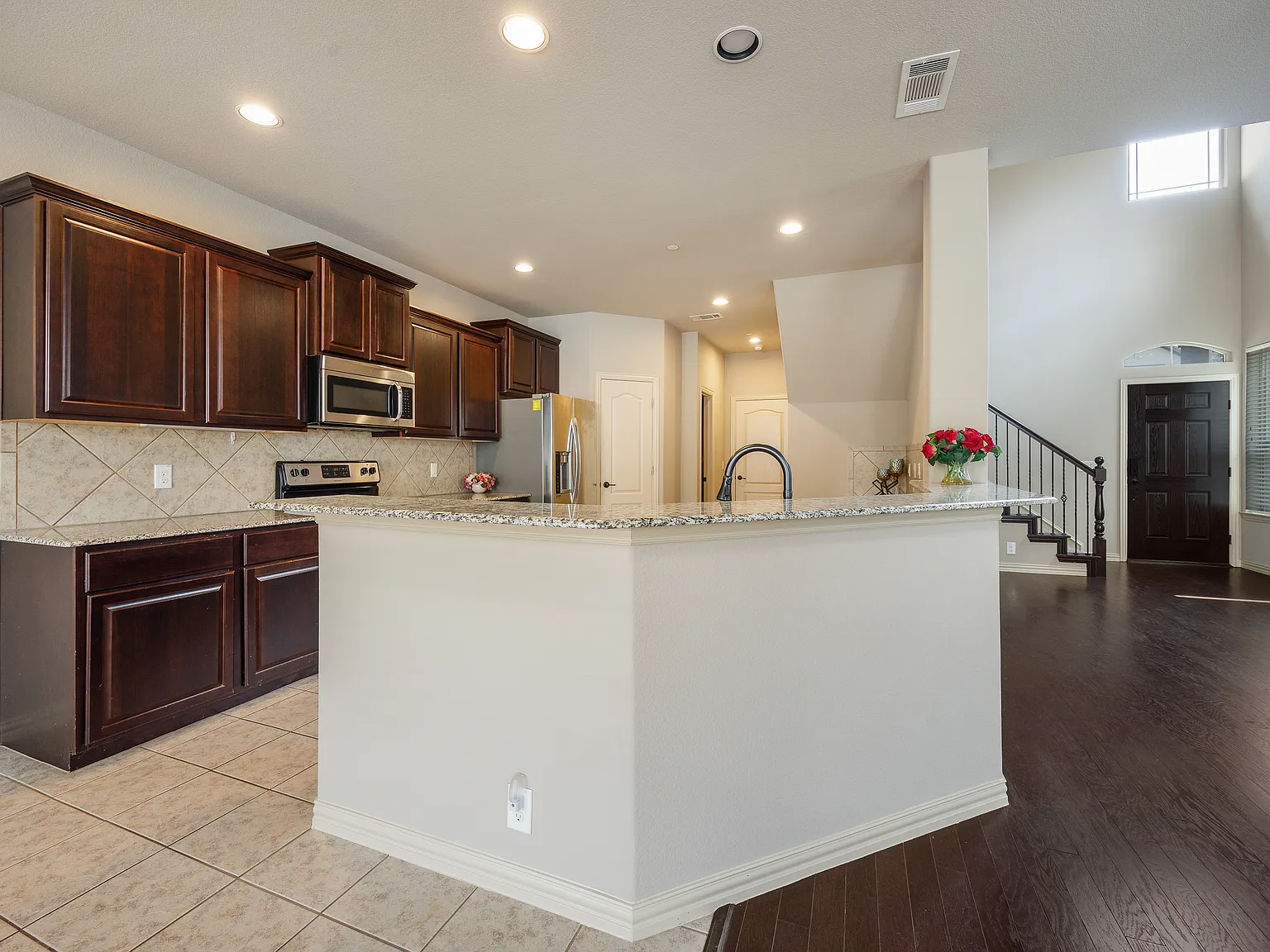 3 bed, 2.5 bath, 2000 sqft, $2,600 — Photo 4