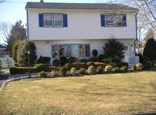 281 Herbert Pl, Paramus, NJ 07652