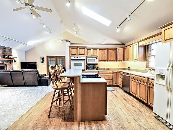 2nd image of 142 Denison Dr