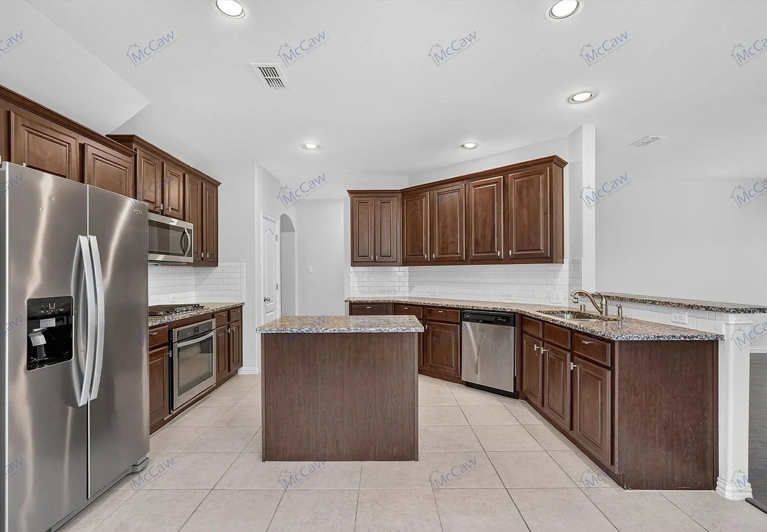 5 bed, 3.5 bath, 3270 sqft, $3,000 — Photo 4