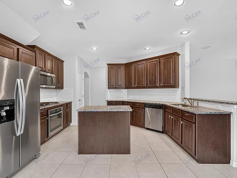 1314 Torrington Ln — Photo 4
