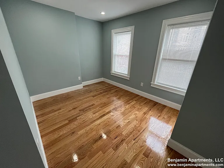 372 Oxford St #12 — Photo 3