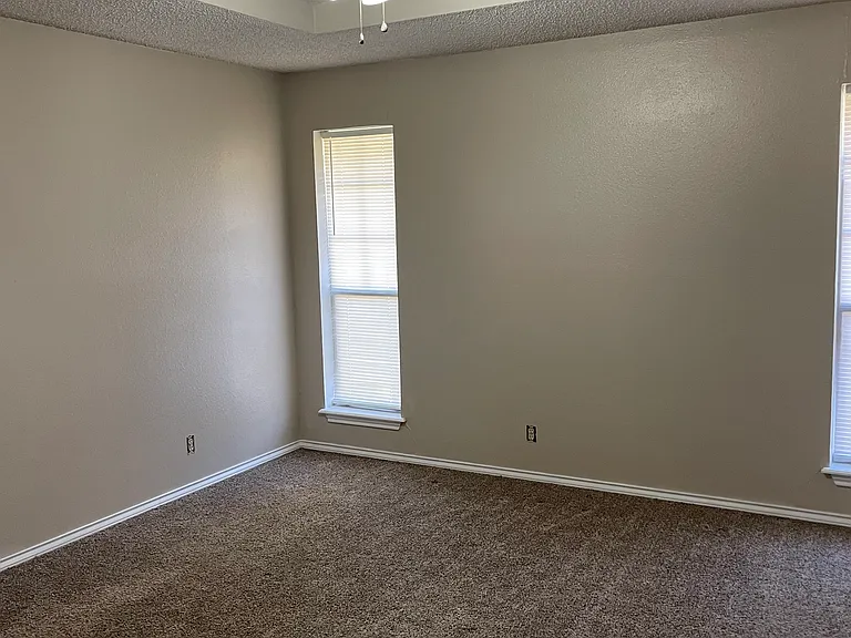 207 Leslie Dr — Photo 15