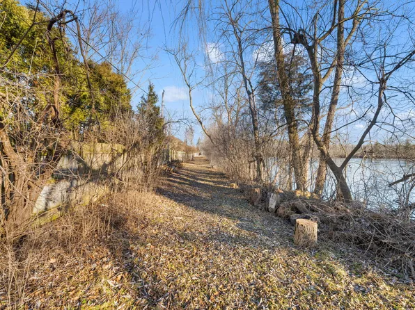 3 Windlake Ter, Riverwoods, IL 60015