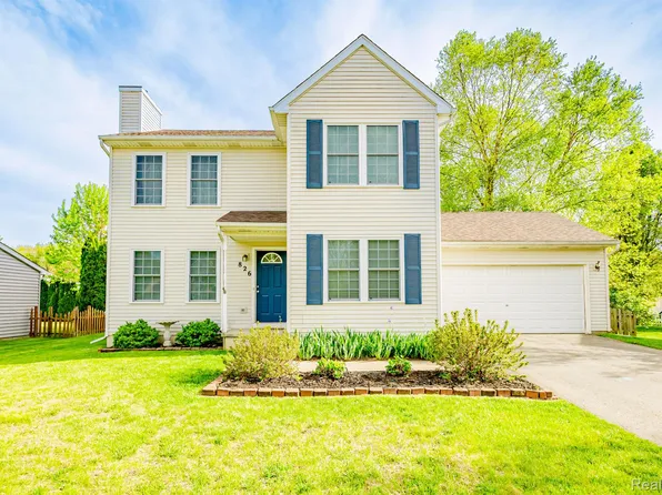 826 Cricket Xing, Pinckney, MI 48169