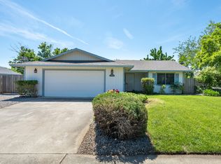 3559 Auburn Dr, Redding, CA 96001