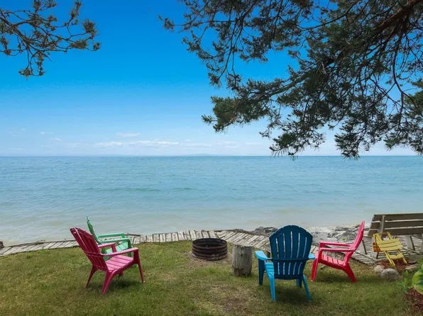 8684 N Bayshore Dr, Elk Rapids, MI 49629