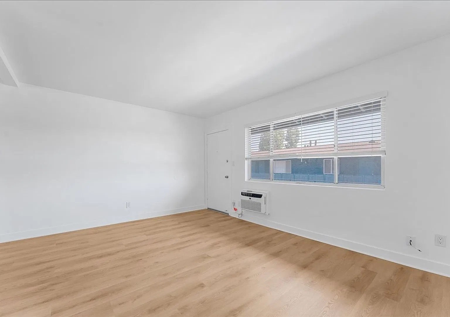 Beautiful Second Floor Two Bedroom Apartment! — Photo 2