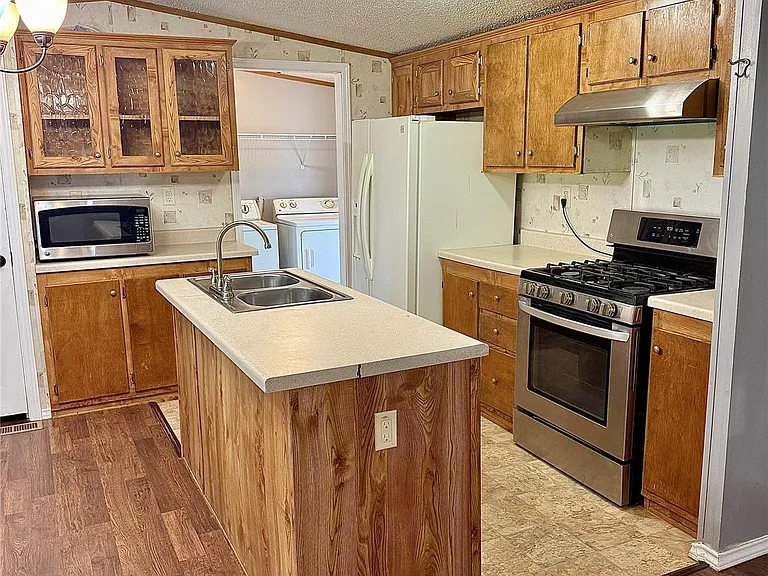 3075 FM 2001 — Photo 8