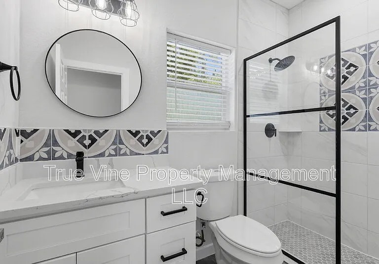 216 E Fest St — Photo 9